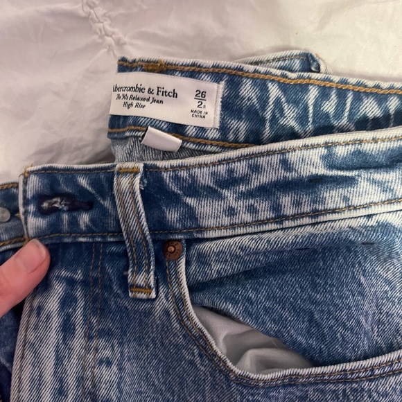 Abercrombie Curve Love Jeans Size: 26 - Picture 3 of 3
